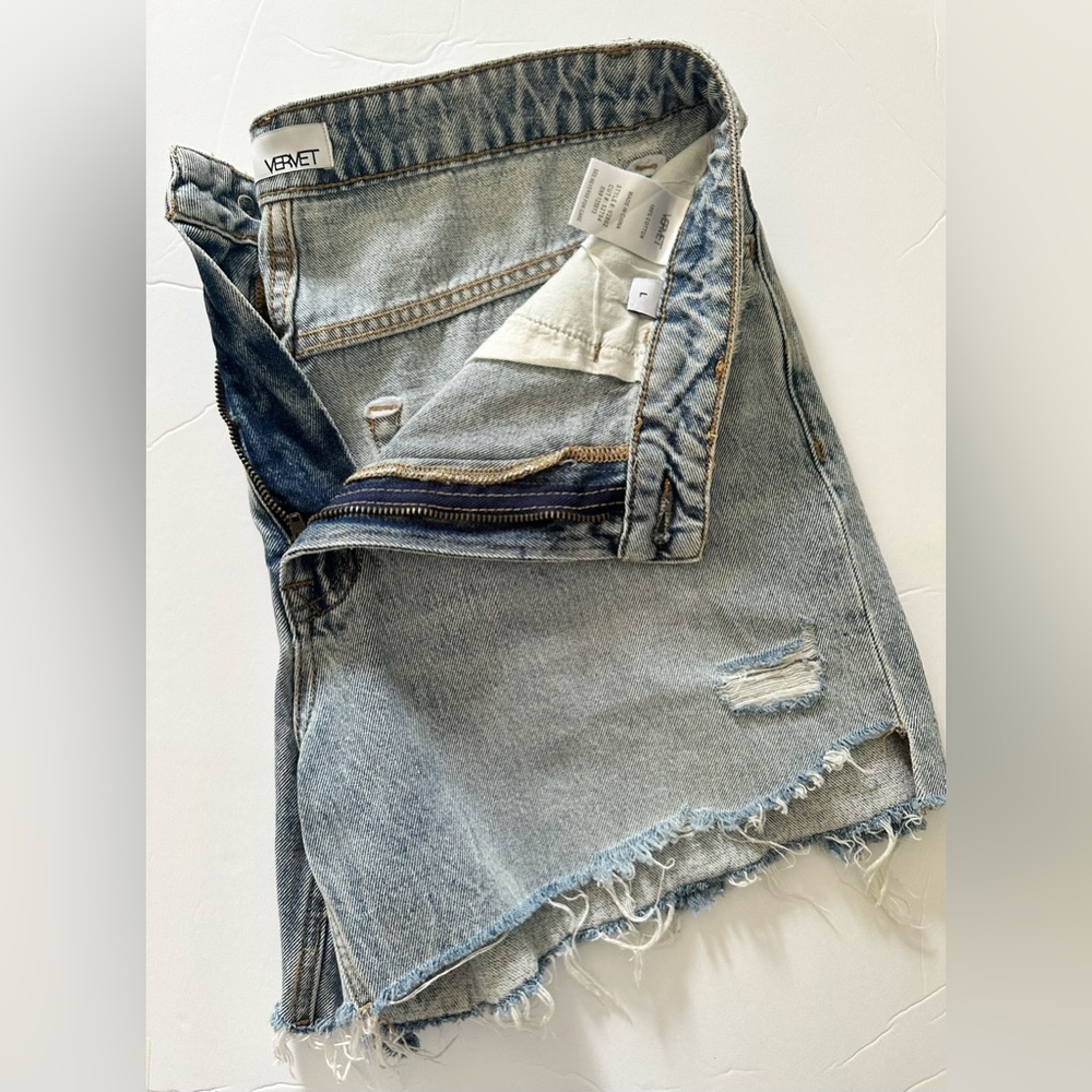 Vervet Sienna distressed cutoff shorts
